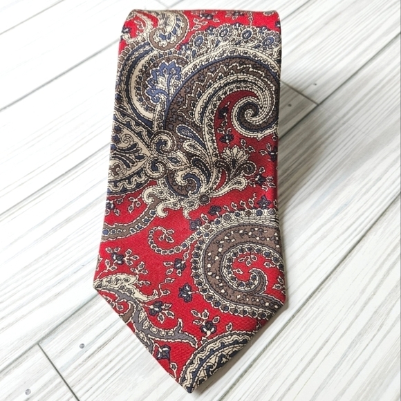 Vintage Burberry Pure Silk Necktie in Red and Blue Paisley - Picture 3 of 10